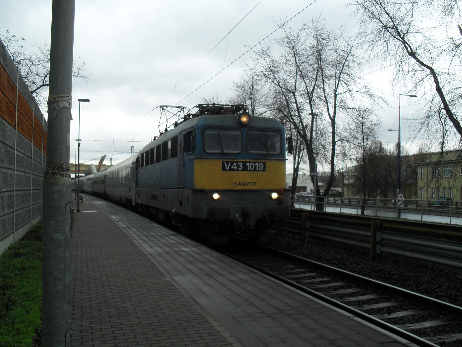 V43 1019 a VÉRCSE IC-vel