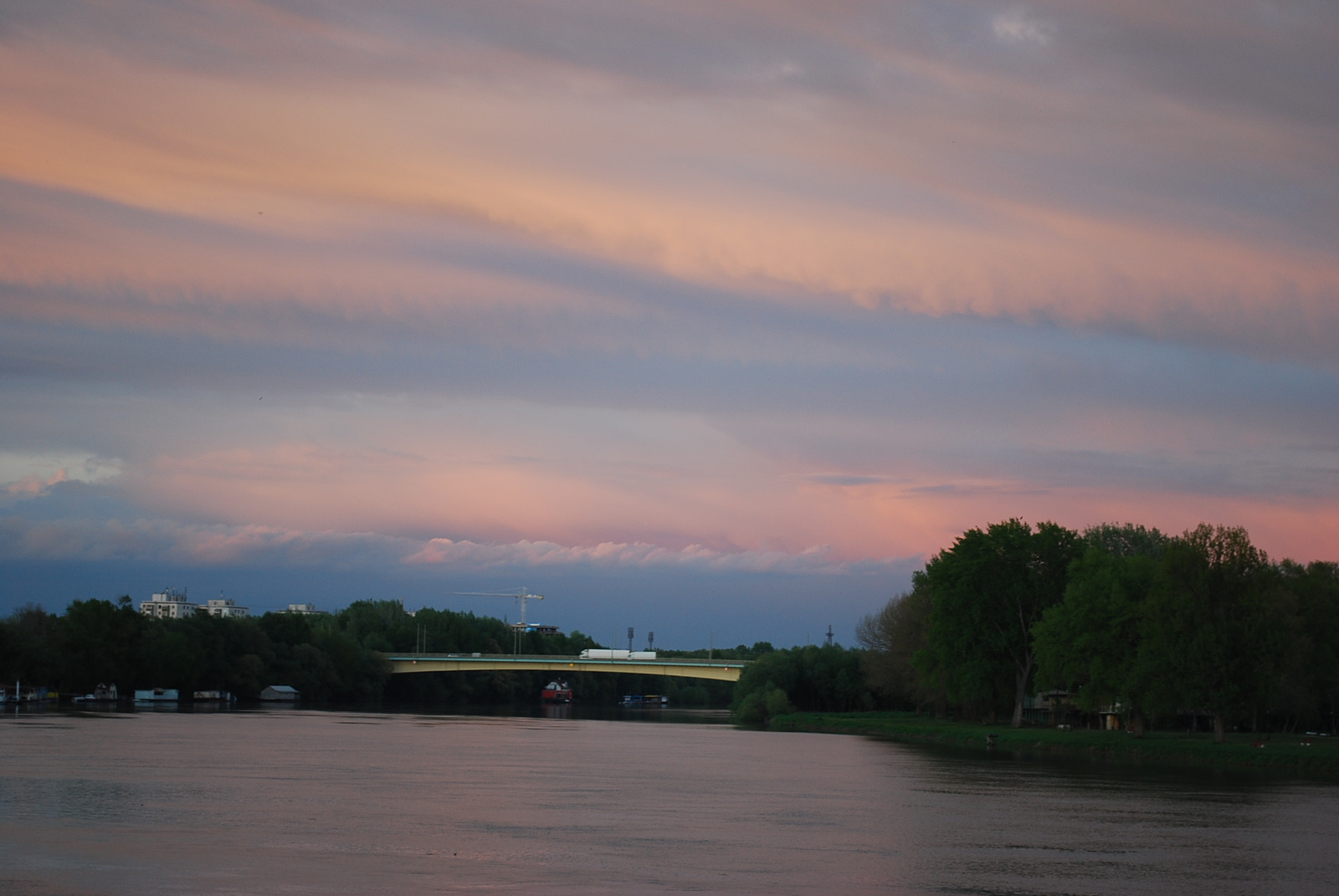 Felhők a Tisza fölött