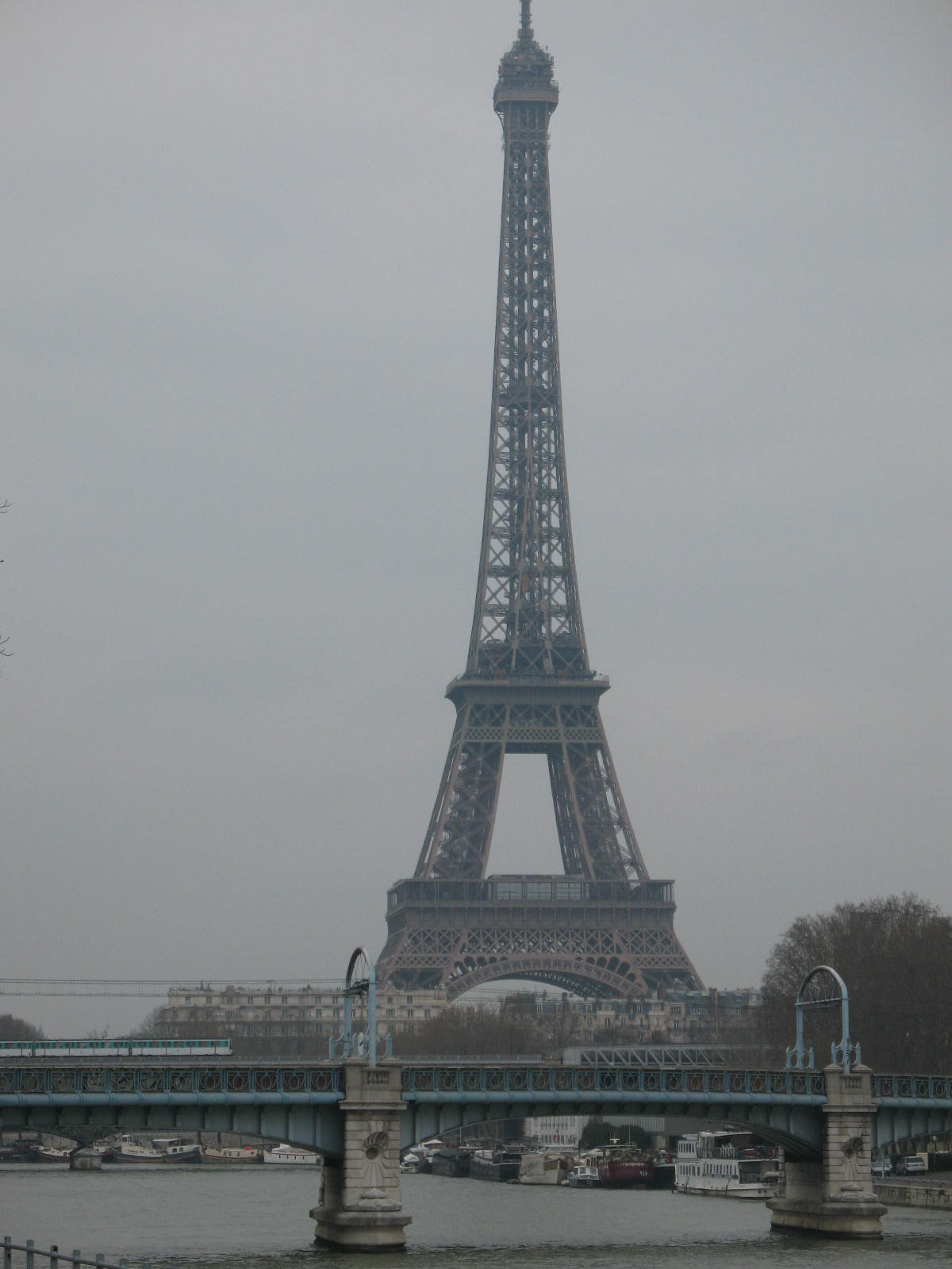 222 Eiffel